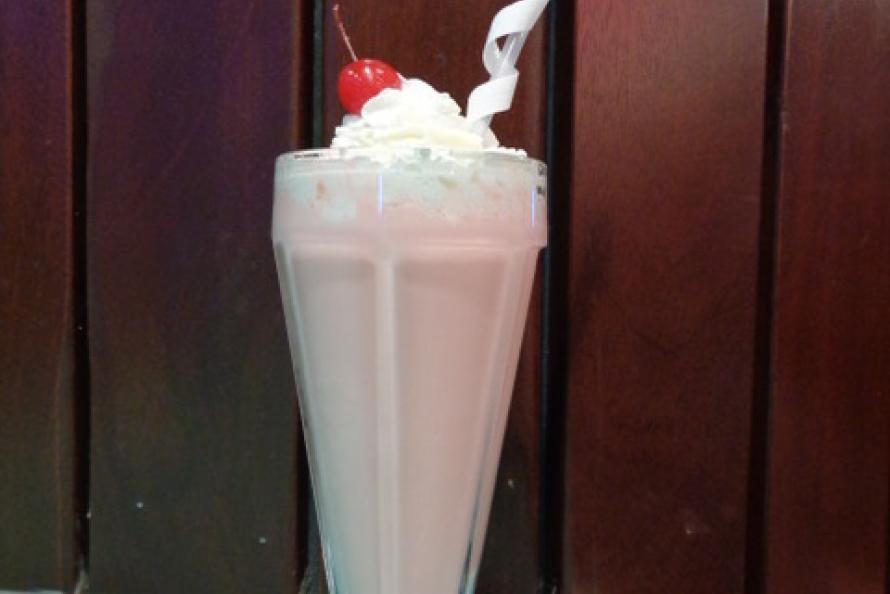 Cherry Bomb adult milkshake (Hubcap Grill & Beer Yard/Bush Airport): A sweet with an extra treat, the Cherry Bomb is one of the “adult shakes” offerings at the location near Gate 26 in Terminal A, and is made with Jim Beam bourbon, grenadine, ice cream, chocolate, and cherry flavoring. Voted “Houston’s Best Burger,” Hubcap Grill features fresh ground beef patties with garden-fresh toppings and locally baked buns. Holiday Cocktails at Houston Airports