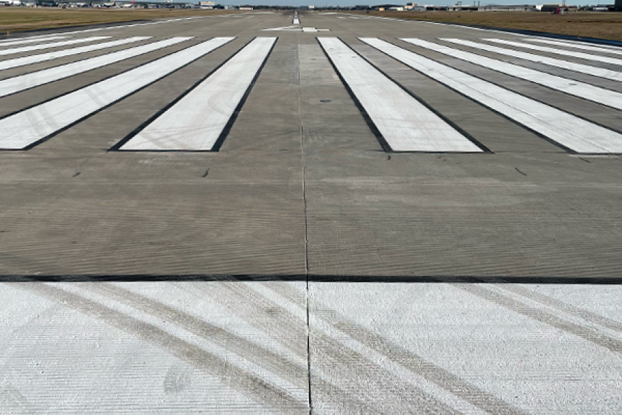 Runway 4-22