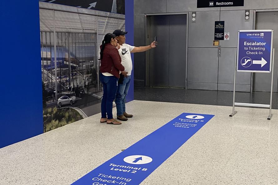 United Airlines Wayfinding signage
