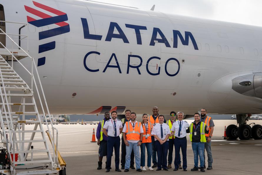 LATAM Cargo plane arrives at IAH