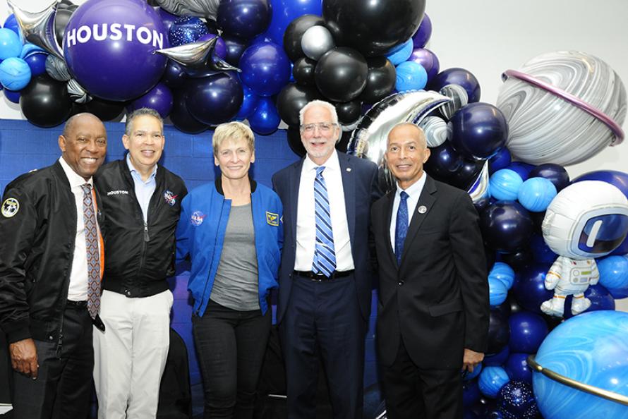 United Airlines Commemorates Fiftieth Anniversary of Moon Landing with Celebratory Flight